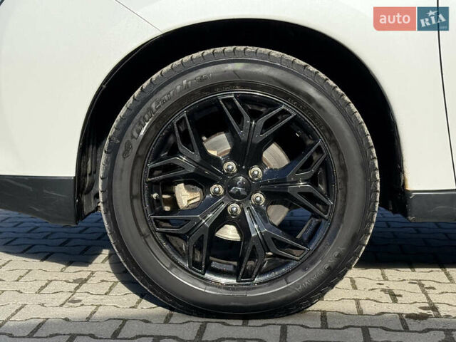 Белый Мицубиси Аутлендер, объемом двигателя 2.4 л и пробегом 148 тыс. км за 12900 $, фото 8 на Automoto.ua