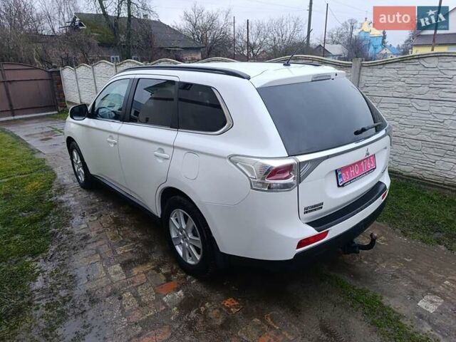 Белый Мицубиси Аутлендер, объемом двигателя 2.2 л и пробегом 278 тыс. км за 12600 $, фото 4 на Automoto.ua