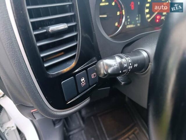 Белый Мицубиси Аутлендер, объемом двигателя 2.2 л и пробегом 278 тыс. км за 12600 $, фото 37 на Automoto.ua