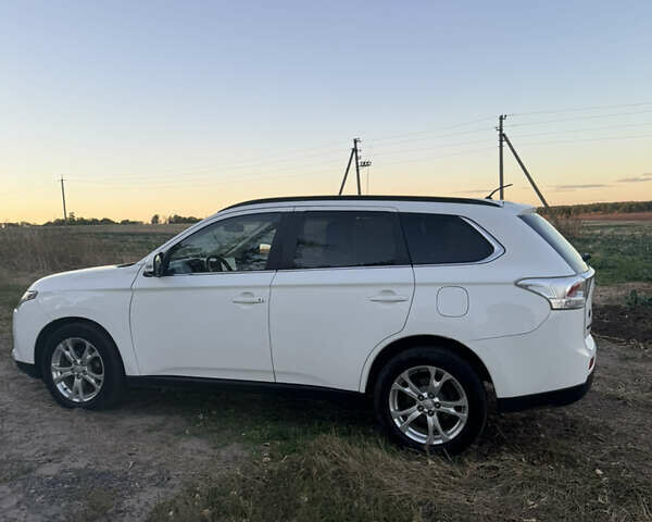 Белый Мицубиси Аутлендер, объемом двигателя 2.3 л и пробегом 250 тыс. км за 15000 $, фото 8 на Automoto.ua