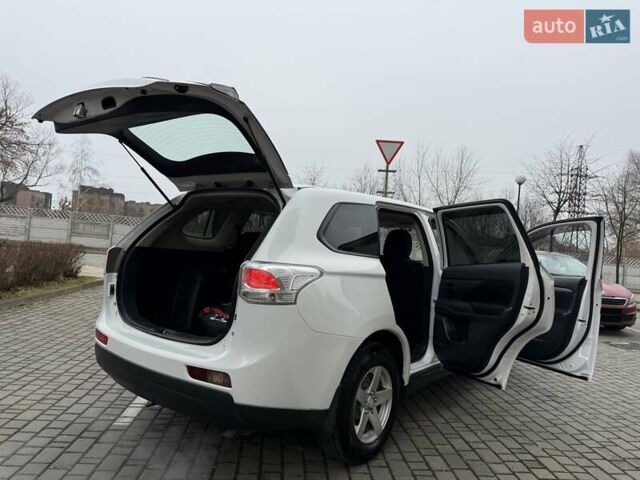 Белый Мицубиси Аутлендер, объемом двигателя 0 л и пробегом 180 тыс. км за 11500 $, фото 26 на Automoto.ua