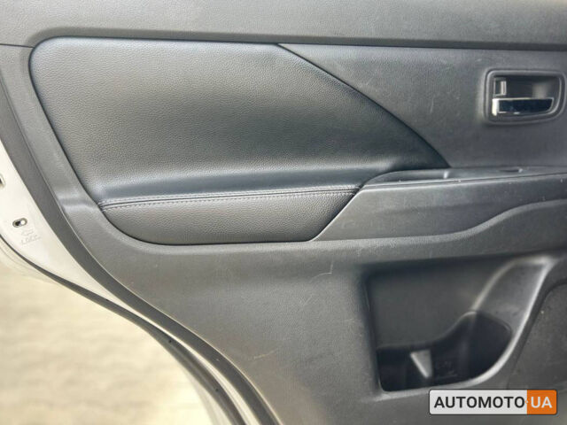 Белый Мицубиси Аутлендер, объемом двигателя 2.2 л и пробегом 195 тыс. км за 13600 $, фото 12 на Automoto.ua