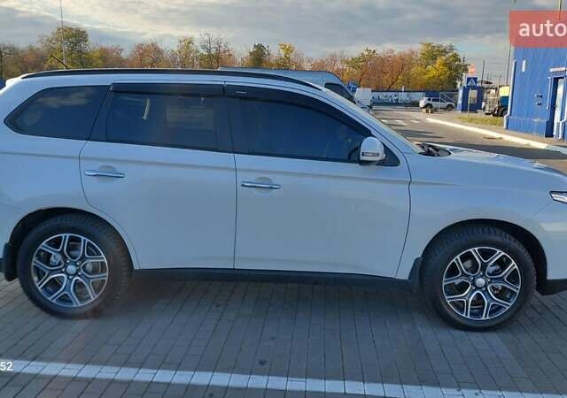 Белый Мицубиси Аутлендер, объемом двигателя 2.4 л и пробегом 175 тыс. км за 13800 $, фото 12 на Automoto.ua