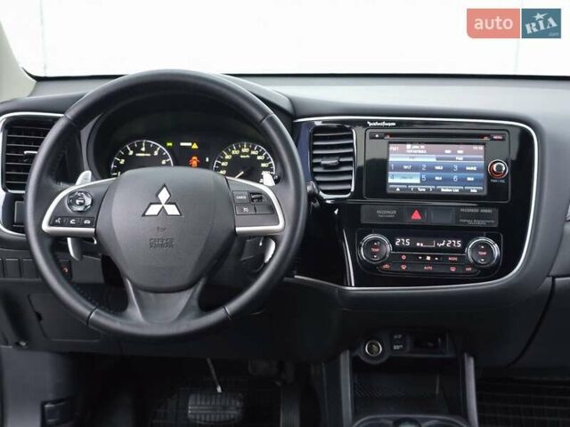 Міцубісі Аутлендер 2013 у Харкові на Automoto.ua Білий Міцубісі Аутлендер, об'ємом двигуна 2.4 л та пробігом 146 тис. км за 12900 $, фото 36 на Automoto.ua