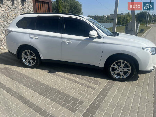 Білий Міцубісі Аутлендер, об'ємом двигуна 2 л та пробігом 127 тис. км за 14000 $, фото 6 на Automoto.ua