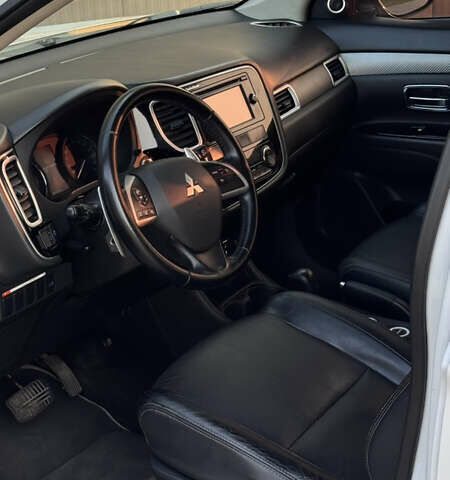 Білий Міцубісі Аутлендер, об'ємом двигуна 2.4 л та пробігом 240 тис. км за 12000 $, фото 15 на Automoto.ua