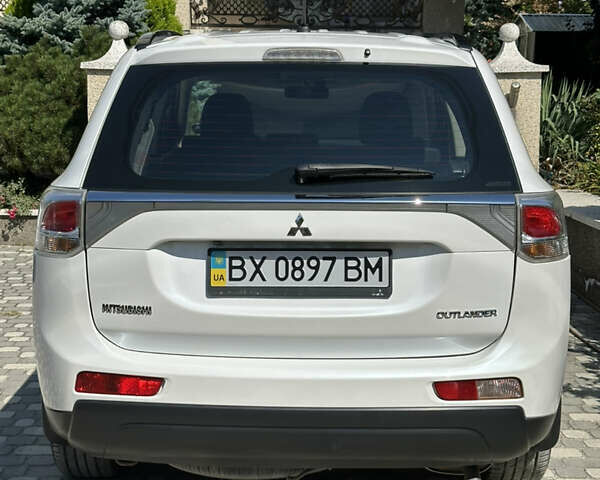 Белый Мицубиси Аутлендер, объемом двигателя 2.4 л и пробегом 114 тыс. км за 16800 $, фото 3 на Automoto.ua