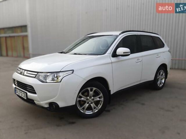 Білий Міцубісі Аутлендер, об'ємом двигуна 2 л та пробігом 245 тис. км за 12399 $, фото 1 на Automoto.ua