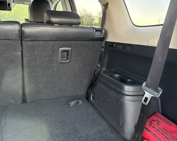 Белый Мицубиси Аутлендер, объемом двигателя 2.3 л и пробегом 250 тыс. км за 15000 $, фото 24 на Automoto.ua