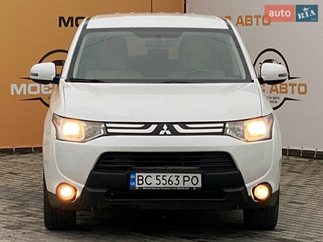 Белый Мицубиси Аутлендер, объемом двигателя 2.36 л и пробегом 215 тыс. км за 9999 $, фото 1 на Automoto.ua
