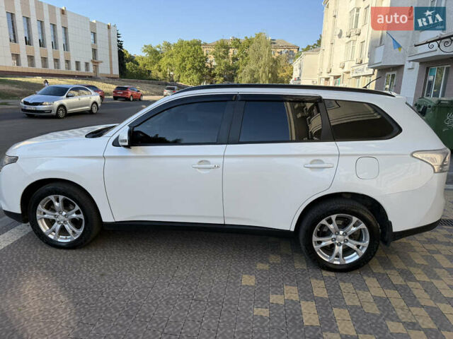 Білий Міцубісі Аутлендер, об'ємом двигуна 2.36 л та пробігом 146 тис. км за 14300 $, фото 7 на Automoto.ua