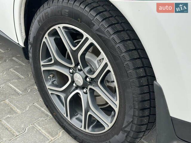 Белый Мицубиси Аутлендер, объемом двигателя 2.4 л и пробегом 175 тыс. км за 13900 $, фото 24 на Automoto.ua