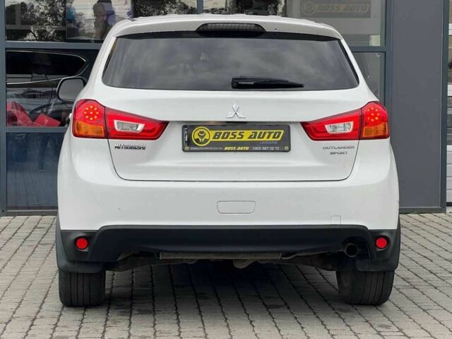 Білий Міцубісі Аутлендер, об'ємом двигуна 2 л та пробігом 224 тис. км за 9900 $, фото 5 на Automoto.ua