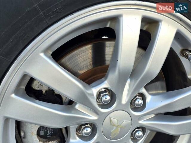 Белый Мицубиси Аутлендер, объемом двигателя 2.4 л и пробегом 183 тыс. км за 12499 $, фото 15 на Automoto.ua