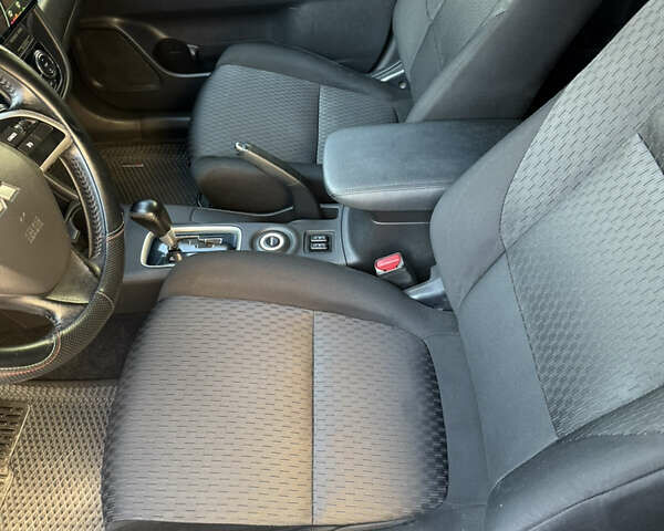 Білий Міцубісі Аутлендер, об'ємом двигуна 2.36 л та пробігом 146 тис. км за 14300 $, фото 28 на Automoto.ua