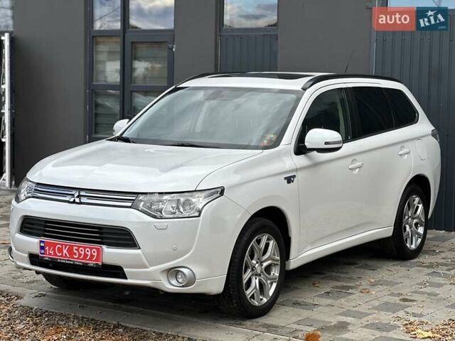 Міцубісі Аутлендер 2013 у Івано-Франківську на Automoto.ua Білий Міцубісі Аутлендер, об'ємом двигуна 2 л та пробігом 213 тис. км за 13888 $, фото 3 на Automoto.ua