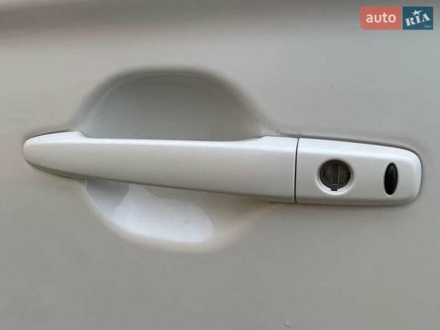 Белый Мицубиси Аутлендер, объемом двигателя 2.36 л и пробегом 215 тыс. км за 9500 $, фото 15 на Automoto.ua