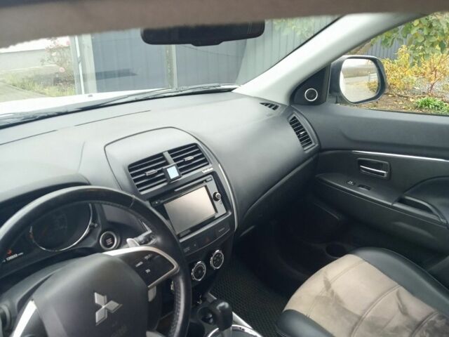 Білий Міцубісі Аутлендер, об'ємом двигуна 2 л та пробігом 203 тис. км за 10750 $, фото 5 на Automoto.ua