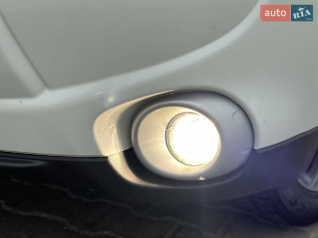 Белый Мицубиси Аутлендер, объемом двигателя 2.4 л и пробегом 175 тыс. км за 13900 $, фото 22 на Automoto.ua