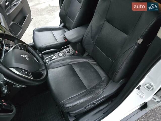 Міцубісі Аутлендер 2013 у Харкові на Automoto.ua Білий Міцубісі Аутлендер, об'ємом двигуна 2.4 л та пробігом 146 тис. км за 12900 $, фото 16 на Automoto.ua