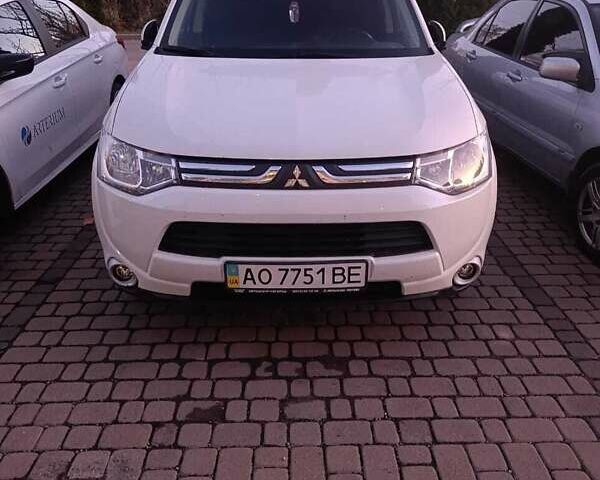 Білий Міцубісі Аутлендер, об'ємом двигуна 2 л та пробігом 75 тис. км за 17000 $, фото 4 на Automoto.ua