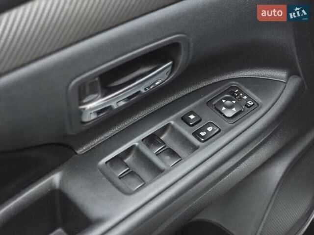 Міцубісі Аутлендер 2013 у Харкові на Automoto.ua Білий Міцубісі Аутлендер, об'ємом двигуна 2.4 л та пробігом 146 тис. км за 12900 $, фото 24 на Automoto.ua