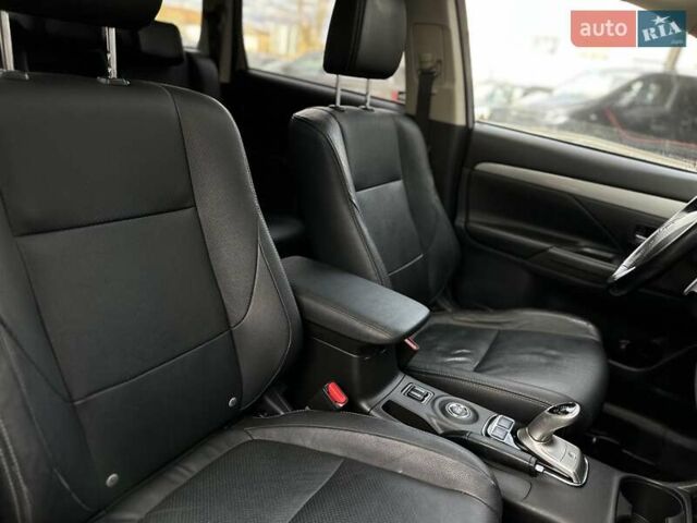 Міцубісі Аутлендер 2013 у Івано-Франківську на Automoto.ua Білий Міцубісі Аутлендер, об'ємом двигуна 2 л та пробігом 213 тис. км за 13888 $, фото 23 на Automoto.ua