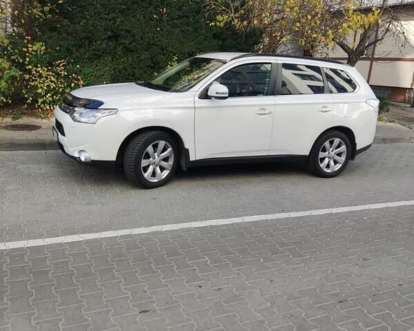 Білий Міцубісі Аутлендер, об'ємом двигуна 2.27 л та пробігом 232 тис. км за 12800 $, фото 2 на Automoto.ua