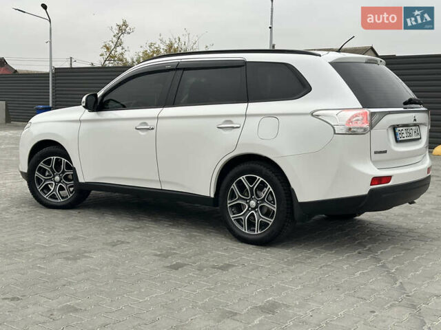 Белый Мицубиси Аутлендер, объемом двигателя 2.4 л и пробегом 175 тыс. км за 13900 $, фото 14 на Automoto.ua