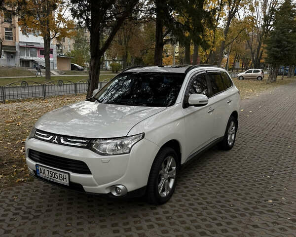 Білий Міцубісі Аутлендер, об'ємом двигуна 2.4 л та пробігом 146 тис. км за 13500 $, фото 2 на Automoto.ua