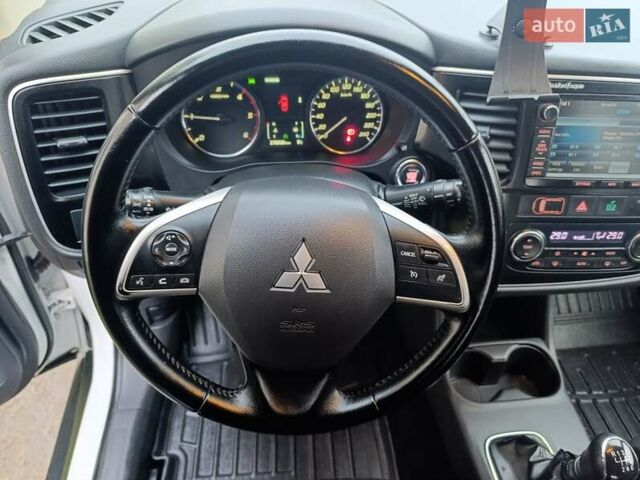 Белый Мицубиси Аутлендер, объемом двигателя 2.2 л и пробегом 278 тыс. км за 12600 $, фото 35 на Automoto.ua
