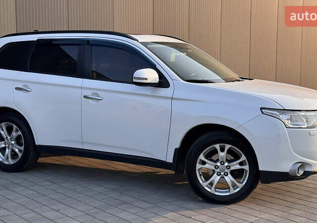 Білий Міцубісі Аутлендер, об'ємом двигуна 2.4 л та пробігом 240 тис. км за 12000 $, фото 1 на Automoto.ua