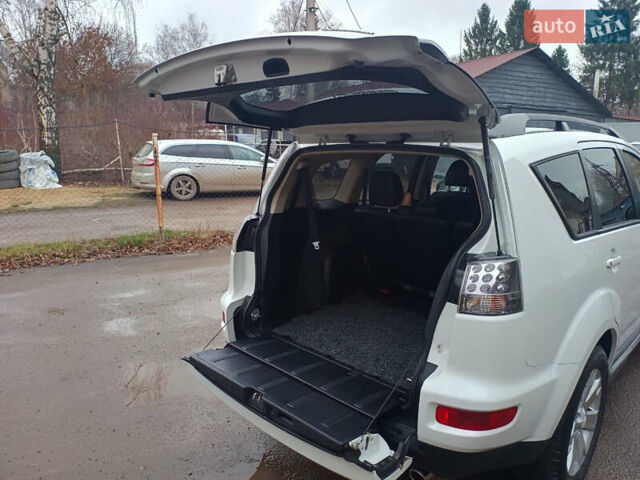 Белый Мицубиси Аутлендер, объемом двигателя 2.36 л и пробегом 250 тыс. км за 11200 $, фото 26 на Automoto.ua