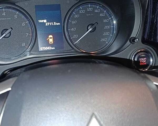 Білий Міцубісі Аутлендер, об'ємом двигуна 2 л та пробігом 75 тис. км за 17000 $, фото 3 на Automoto.ua