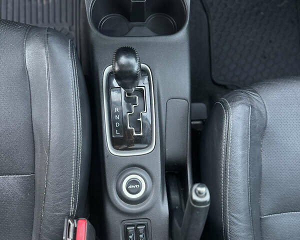 Белый Мицубиси Аутлендер, объемом двигателя 2.3 л и пробегом 250 тыс. км за 15000 $, фото 13 на Automoto.ua