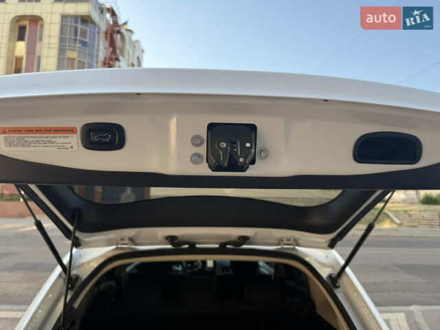 Білий Міцубісі Аутлендер, об'ємом двигуна 2.36 л та пробігом 146 тис. км за 14300 $, фото 33 на Automoto.ua