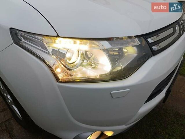 Белый Мицубиси Аутлендер, объемом двигателя 2.2 л и пробегом 278 тыс. км за 12600 $, фото 48 на Automoto.ua