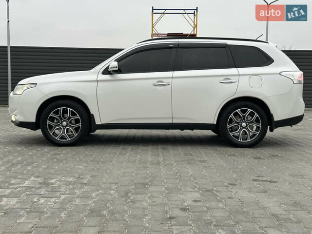Белый Мицубиси Аутлендер, объемом двигателя 2.4 л и пробегом 175 тыс. км за 13900 $, фото 3 на Automoto.ua