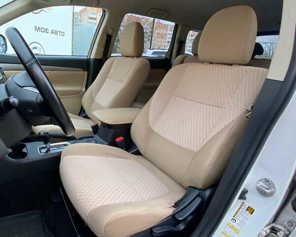 Белый Мицубиси Аутлендер, объемом двигателя 2.36 л и пробегом 215 тыс. км за 9500 $, фото 10 на Automoto.ua