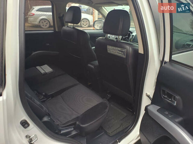 Белый Мицубиси Аутлендер, объемом двигателя 2.36 л и пробегом 250 тыс. км за 11200 $, фото 24 на Automoto.ua