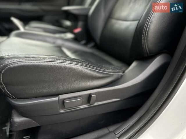 Міцубісі Аутлендер 2013 у Івано-Франківську на Automoto.ua Білий Міцубісі Аутлендер, об'ємом двигуна 2 л та пробігом 213 тис. км за 13888 $, фото 18 на Automoto.ua