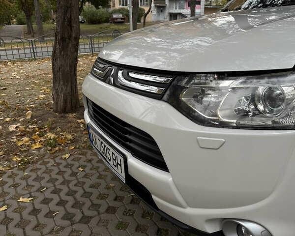 Білий Міцубісі Аутлендер, об'ємом двигуна 2.4 л та пробігом 146 тис. км за 13500 $, фото 8 на Automoto.ua
