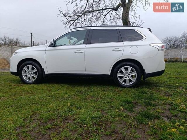 Белый Мицубиси Аутлендер, объемом двигателя 2.2 л и пробегом 278 тыс. км за 12600 $, фото 17 на Automoto.ua