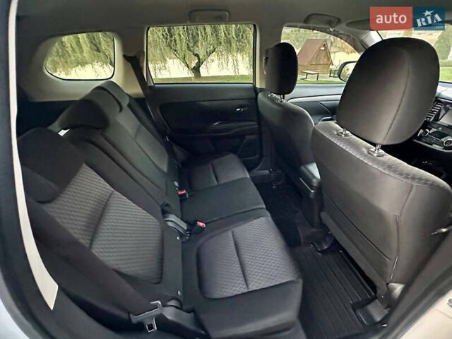 Белый Мицубиси Аутлендер, объемом двигателя 2 л и пробегом 127 тыс. км за 13200 $, фото 13 на Automoto.ua