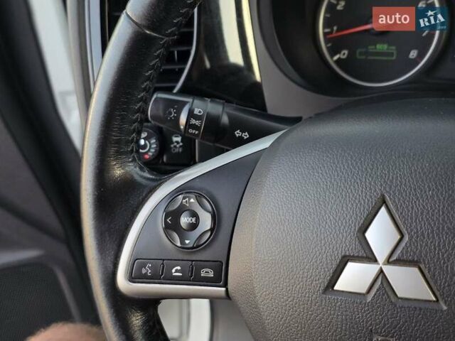 Белый Мицубиси Аутлендер, объемом двигателя 2.4 л и пробегом 183 тыс. км за 12499 $, фото 27 на Automoto.ua