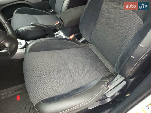 Белый Мицубиси Аутлендер, объемом двигателя 2.36 л и пробегом 250 тыс. км за 11200 $, фото 19 на Automoto.ua