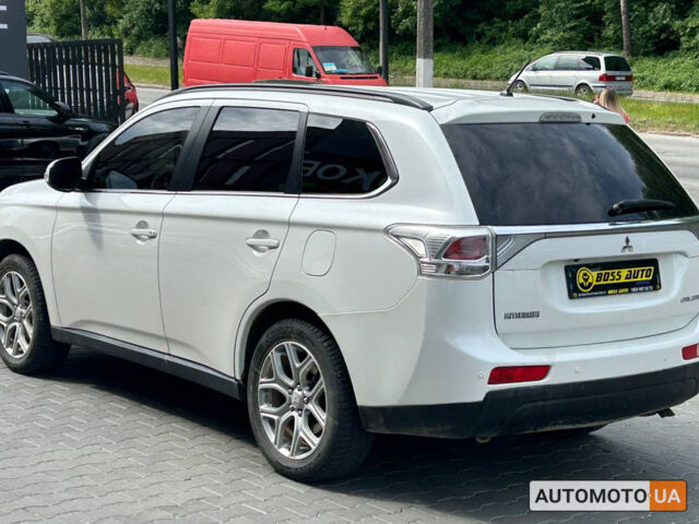 Белый Мицубиси Аутлендер, объемом двигателя 2.2 л и пробегом 195 тыс. км за 13600 $, фото 3 на Automoto.ua