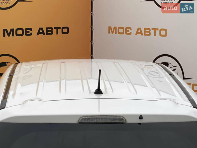 Белый Мицубиси Аутлендер, объемом двигателя 2.36 л и пробегом 215 тыс. км за 9500 $, фото 5 на Automoto.ua