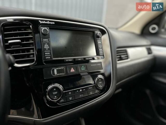 Міцубісі Аутлендер 2013 у Івано-Франківську на Automoto.ua Білий Міцубісі Аутлендер, об'ємом двигуна 2 л та пробігом 213 тис. км за 13888 $, фото 17 на Automoto.ua