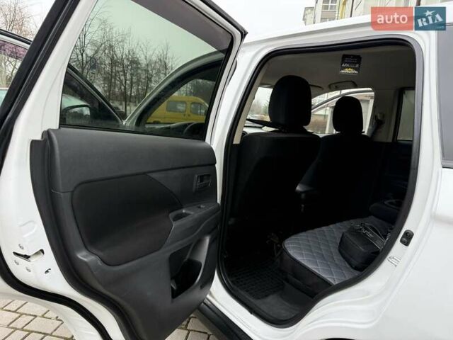 Белый Мицубиси Аутлендер, объемом двигателя 0 л и пробегом 180 тыс. км за 11500 $, фото 22 на Automoto.ua